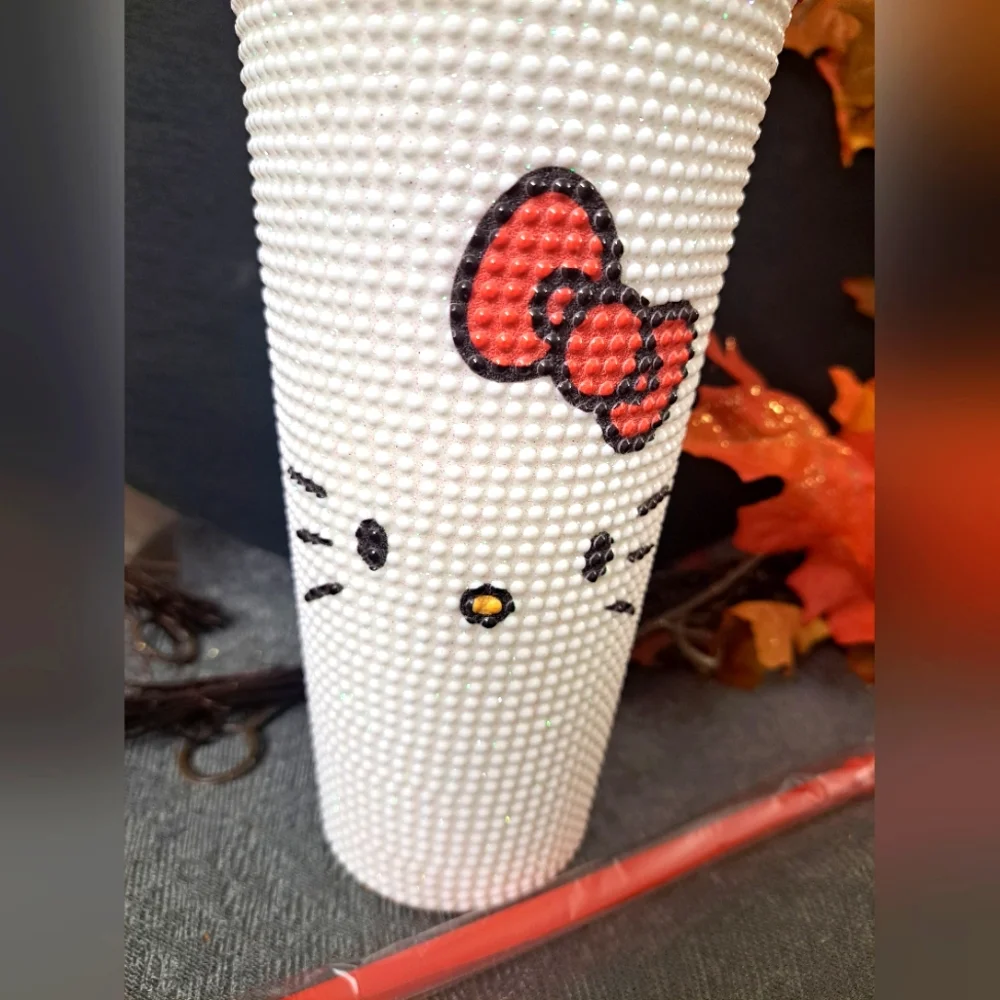 Hello Kitty Big Face 20 Oz White Rhinestone-Studded Plastic Tumbler Cup - Picture 3 of 7